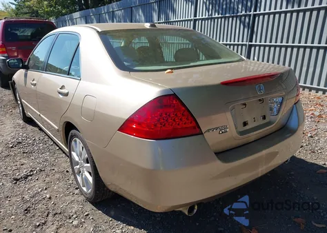 2007 Honda Accord 3.0 Ex z USA, uszkodzony, nr VIN 1HGCM66597A016808